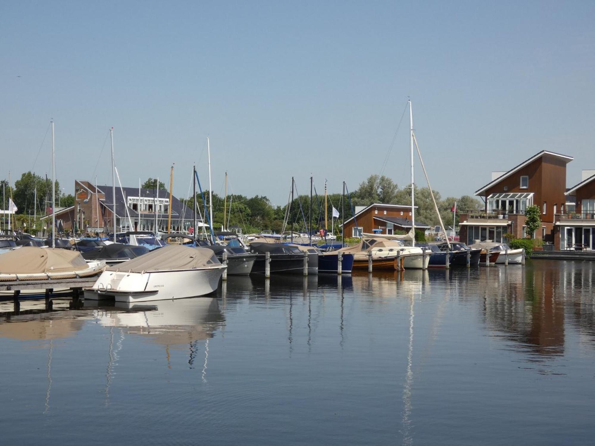 Holiday Home With Jetty Near Amsterdam Uitgeest Exterior photo