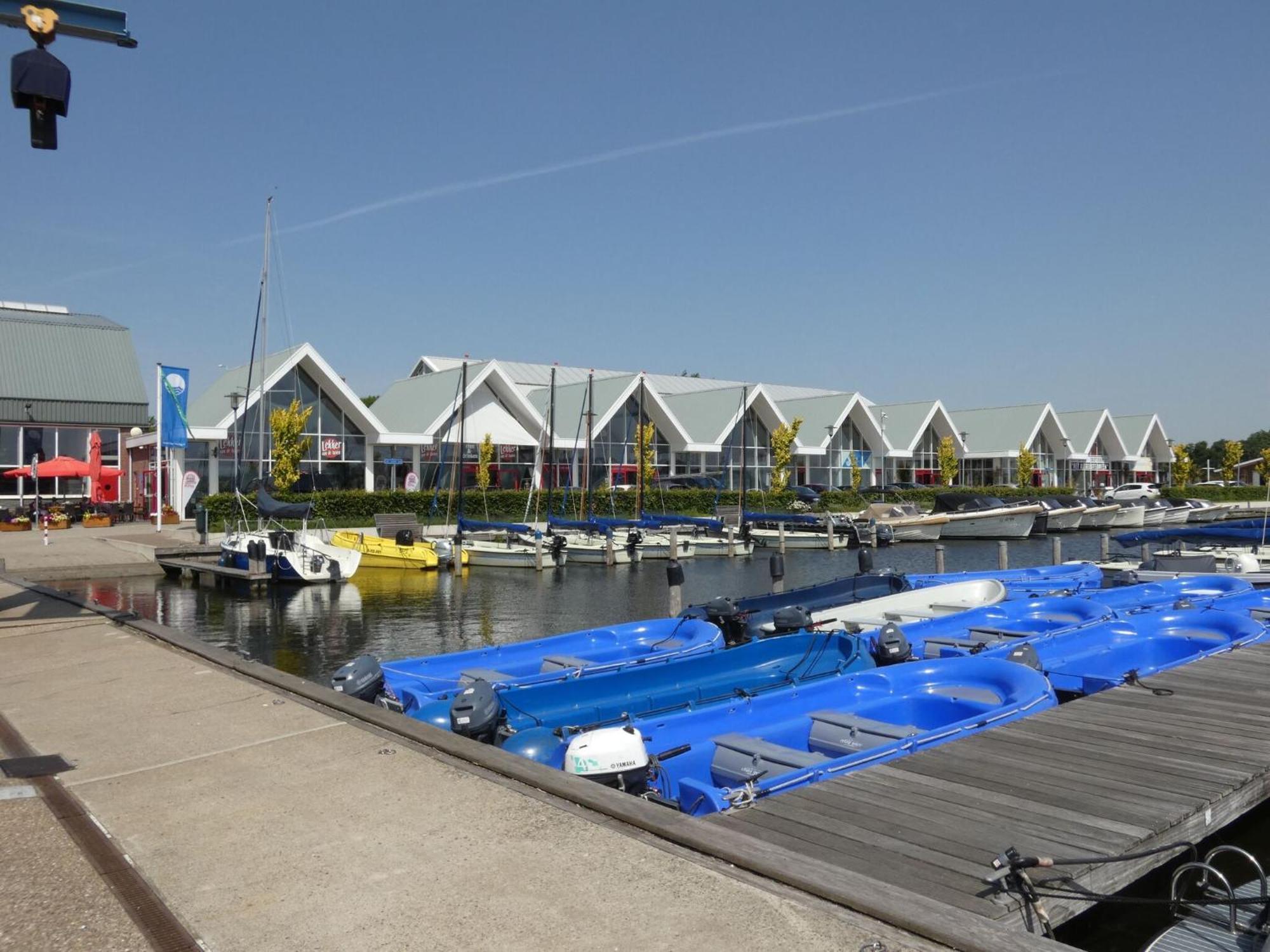 Holiday Home With Jetty Near Amsterdam Uitgeest Exterior photo