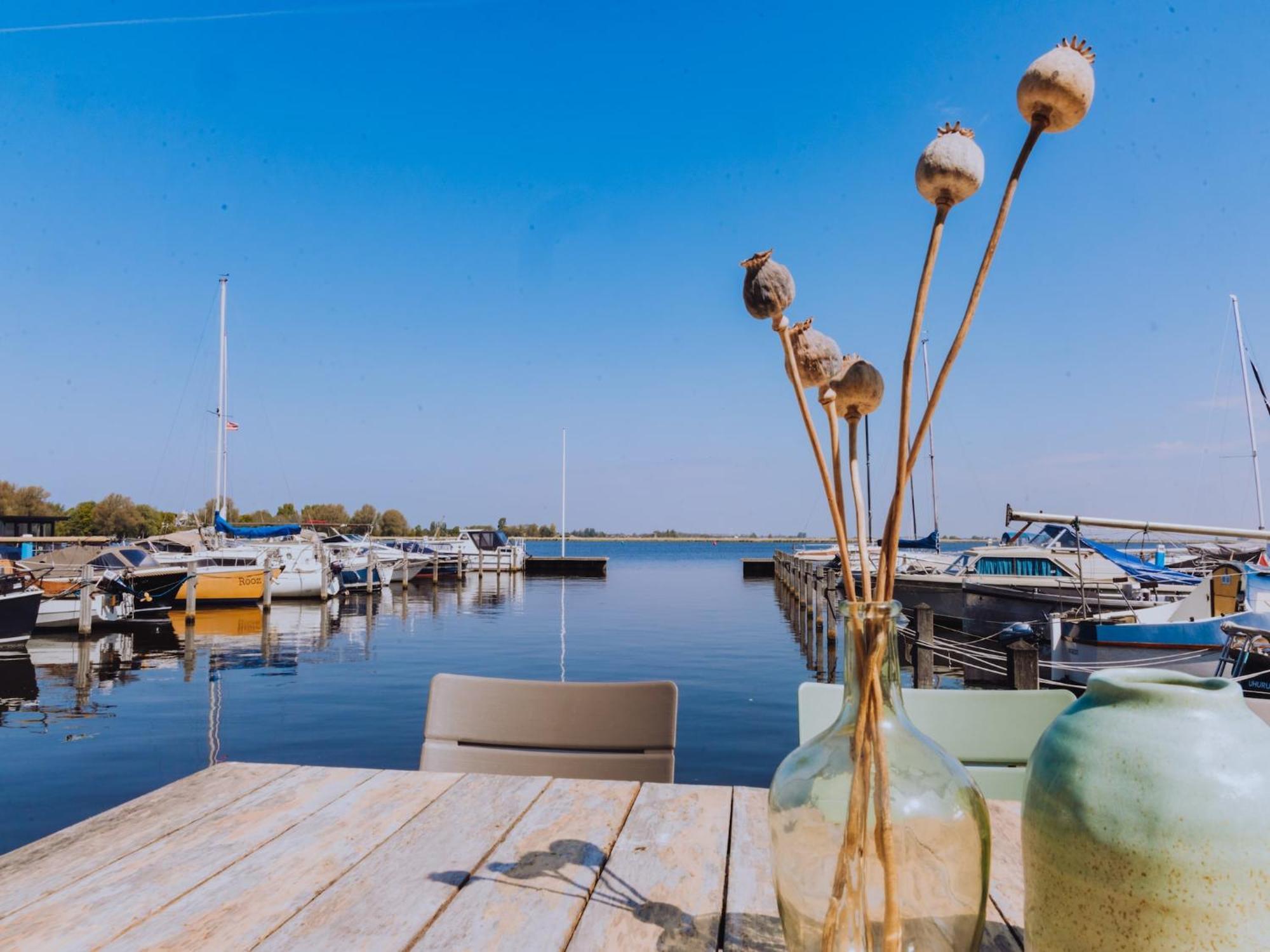 Holiday Home With Jetty Near Amsterdam Uitgeest Exterior photo